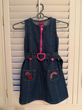 Betsey Johnson Girls Blue Denim Dress Jumper with appliqué and belt – sz 6–6x